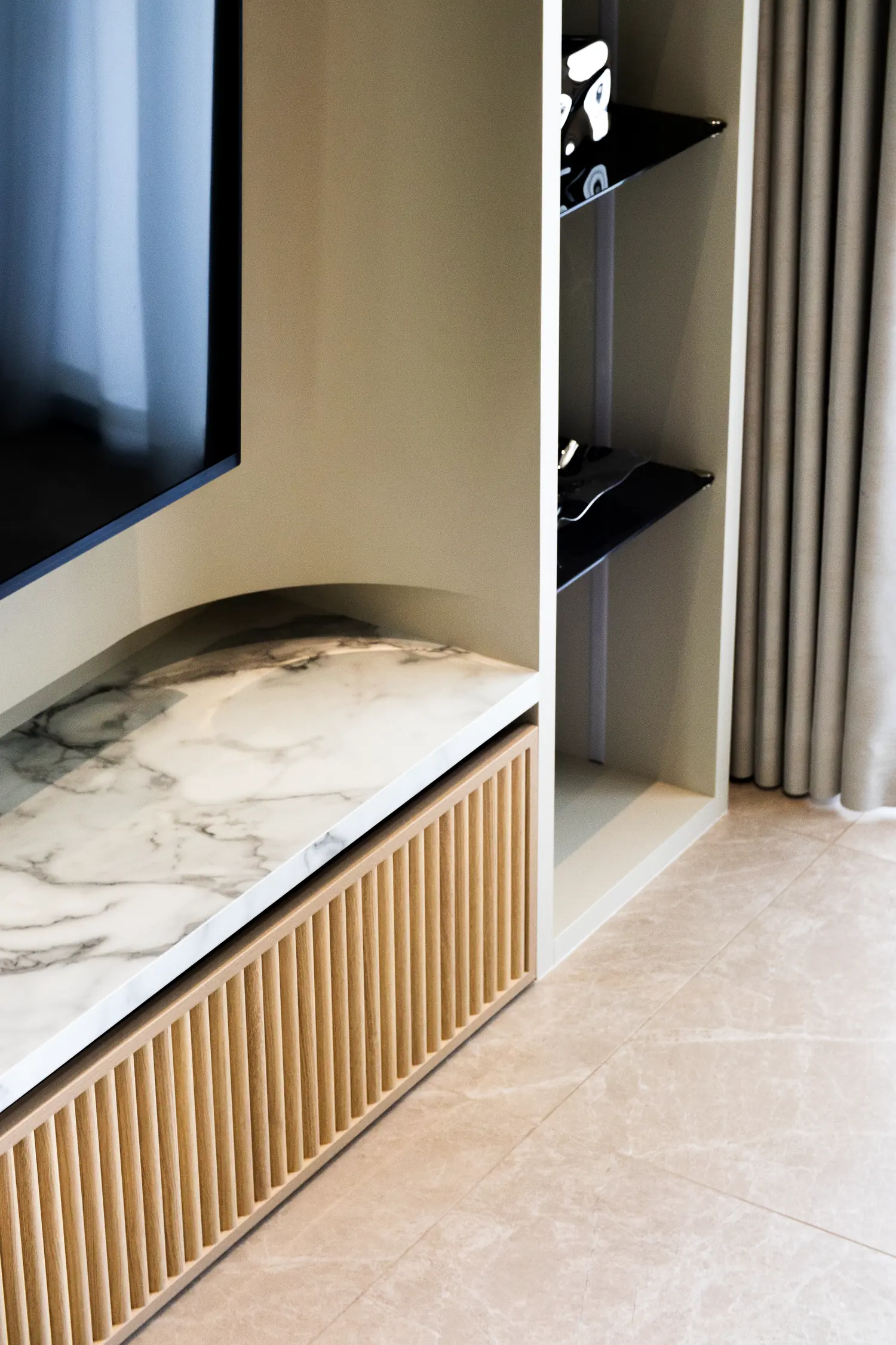 The veined marble top running the length of the console
